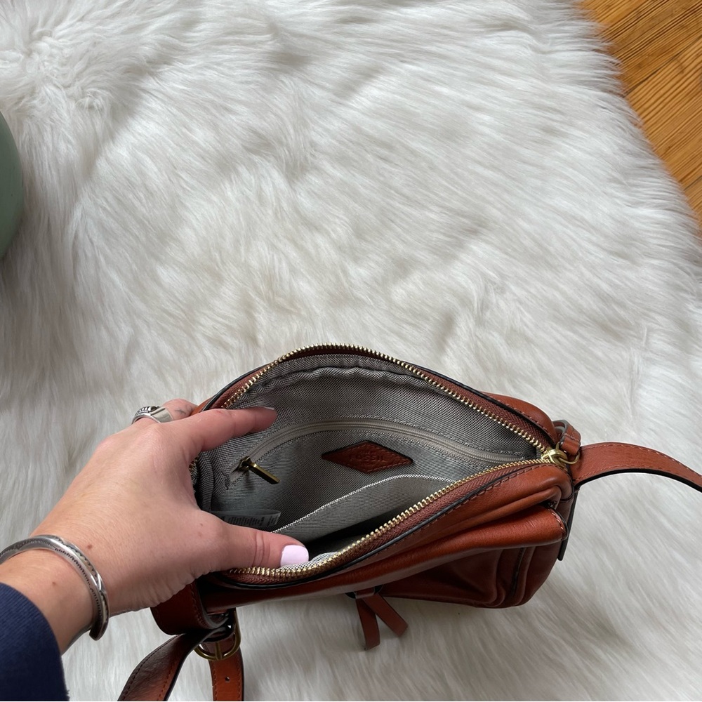 LIKE NEW Fossil Mila crossbody leather bag - Picture 12 of 13